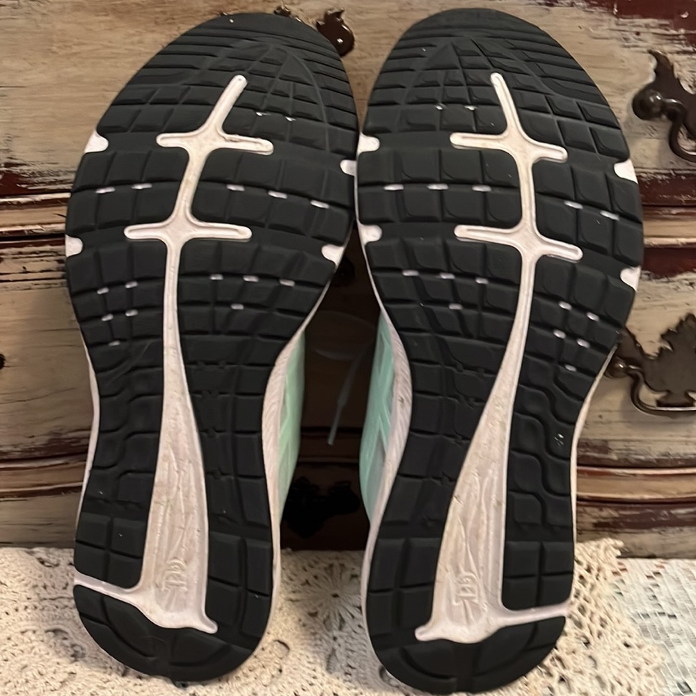 ASICS shoes 👟 - Picture 4 of 8